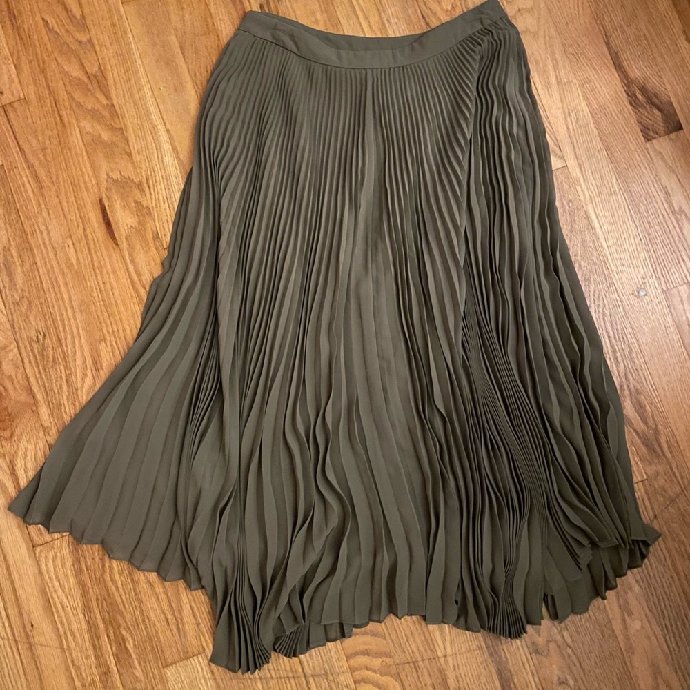 Vince Camuto midrise ruffled skirt